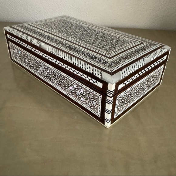 Moorish Handcrafted Middle Eastern Mosaic Inlaid Decorative Box - Picture 4 of 16
